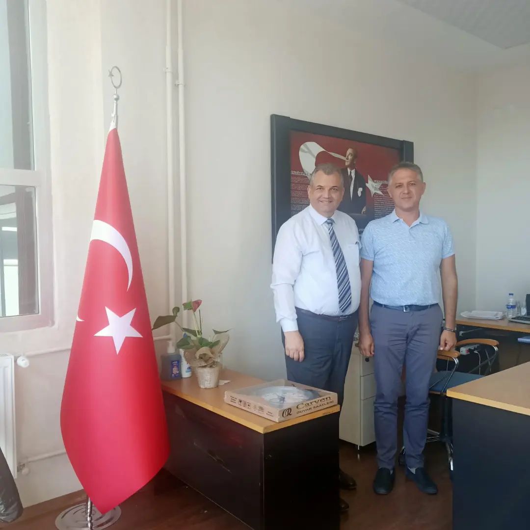 Bornova Mesleki Egitim Merkezi Yeni Müdürü Sayın Osman Serdar GÜNGÖR'e Oda Başkan Vekilimiz Çetin AKBIYIK hayırlı olsun ziyaretinde bulundu. 